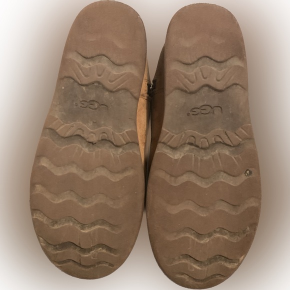 UGG Winter Boots (Size: Big Kids 4) - Picture 7 of 8